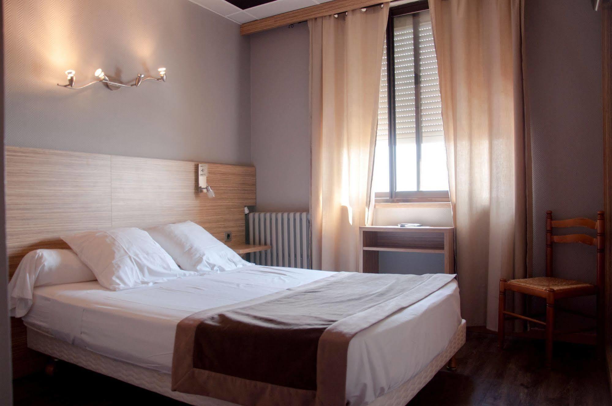 Hotel Logis Restaurant Mar I Sol Saint-Cyprien (Pyrenees-Orientales)